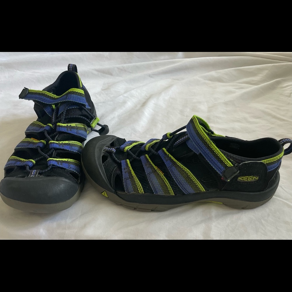 Boys Keen shoes size 6Y